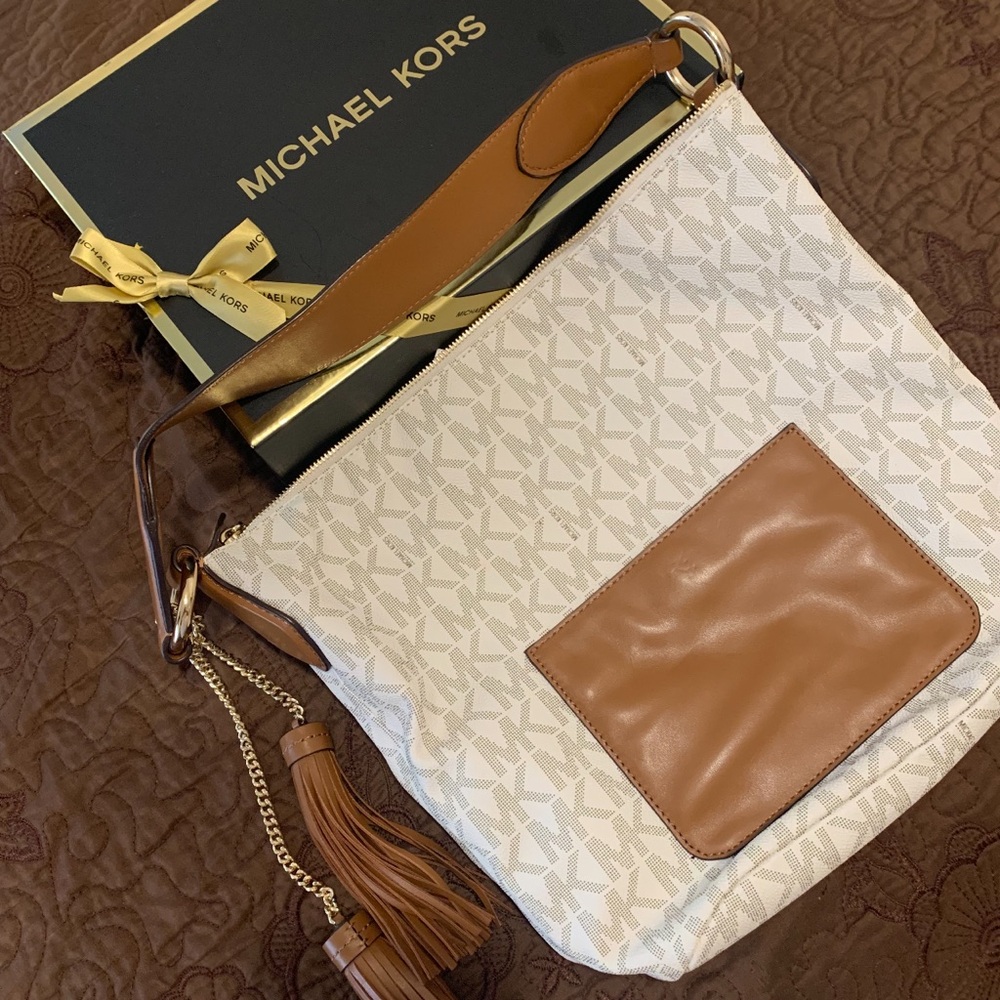 Micheal Kors Monogram Beige Purse